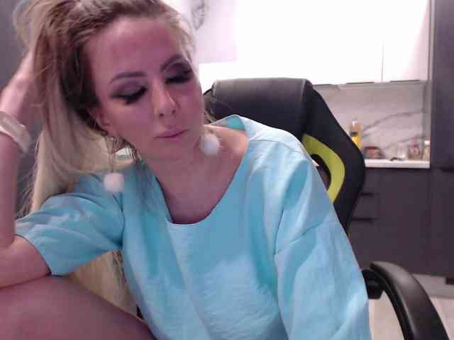 blondalina webcam