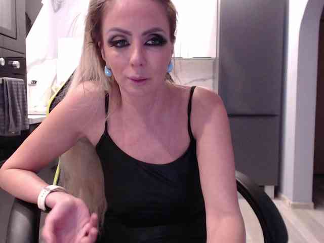blondalina webcam