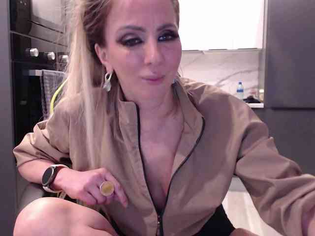 blondalina webcam