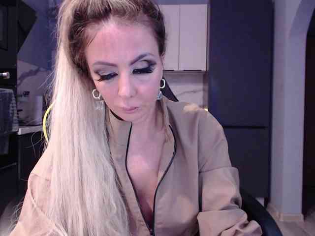 blondalina webcam
