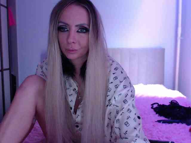 blondalina webcam