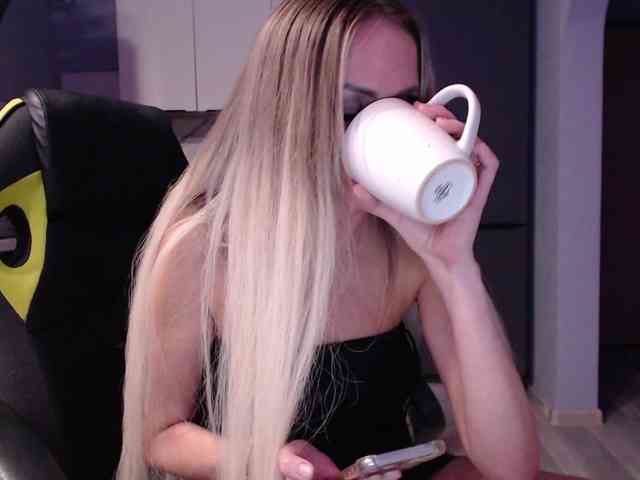 blondalina webcam