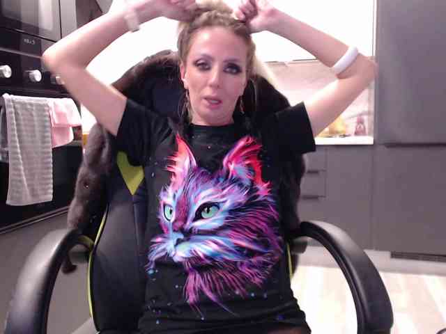 blondalina webcam