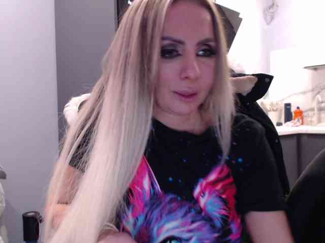 blondalina webcam