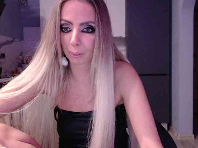 blondalina webcam