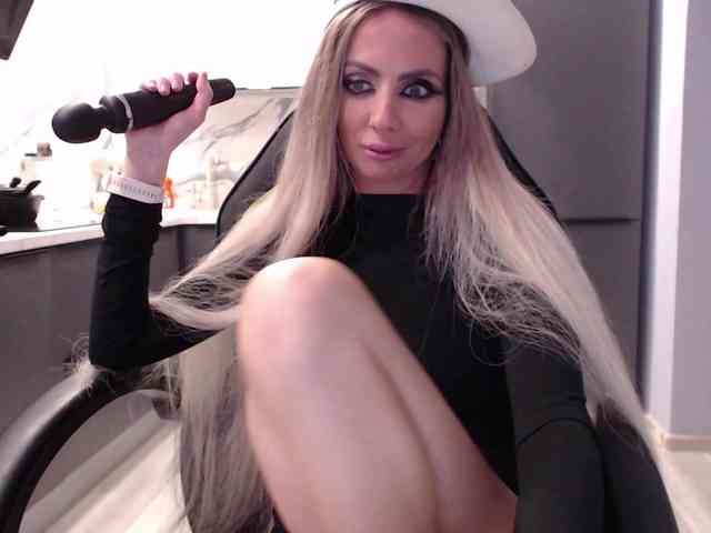 blondalina webcam