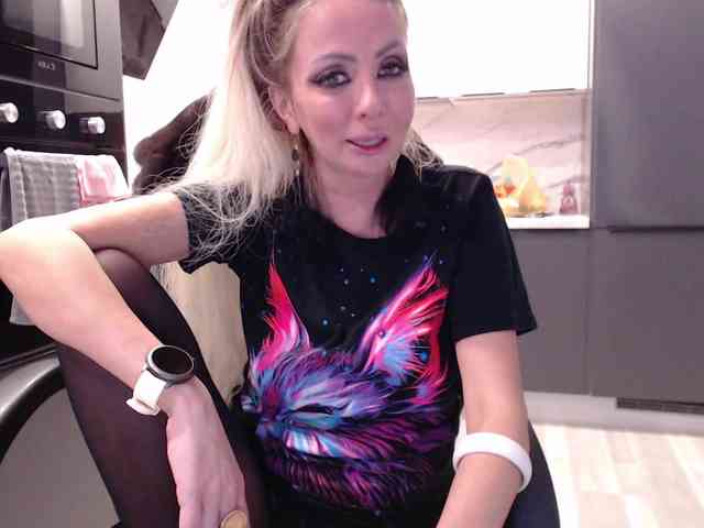 blondalina webcam