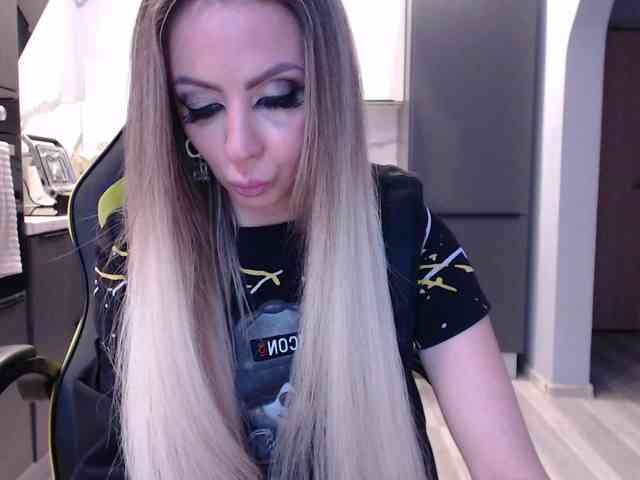 blondalina webcam