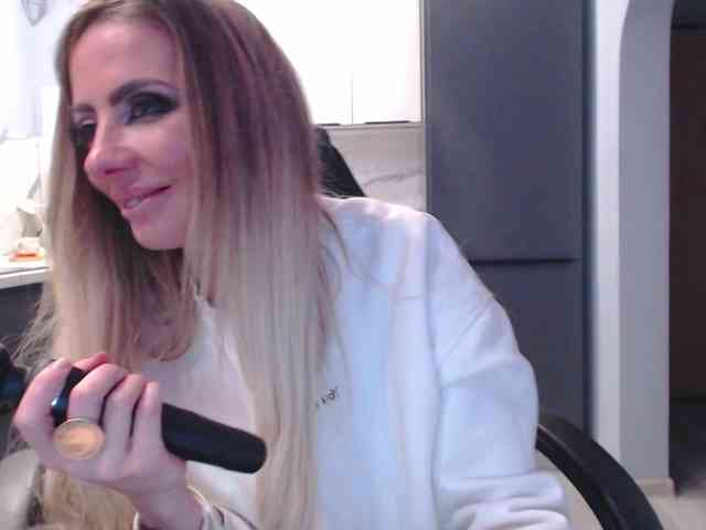 blondalina webcam