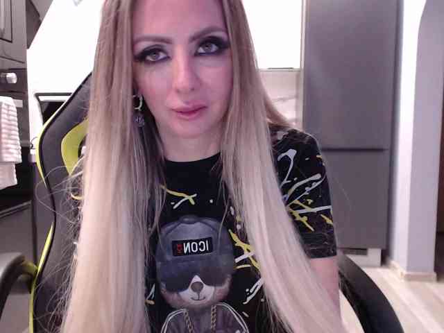 blondalina webcam