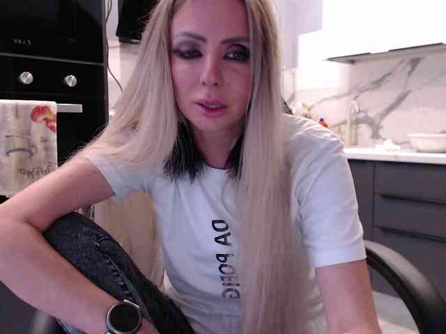 blondalina webcam