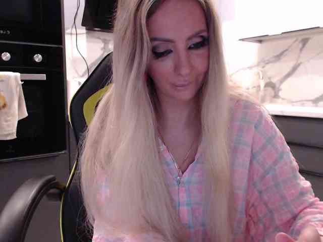 blondalina webcam