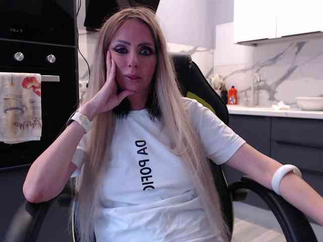 blondalina webcam