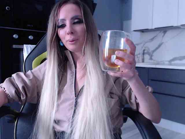 blondalina webcam
