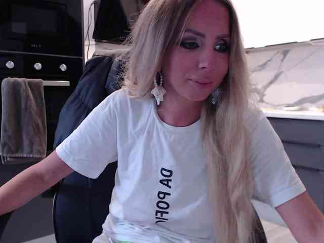 blondalina webcam