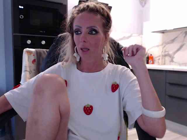 blondalina Live Webcam on BongaCams