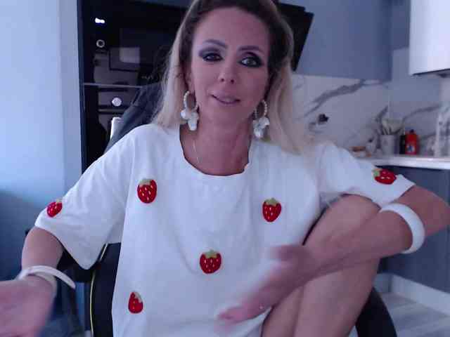blondalina webcam