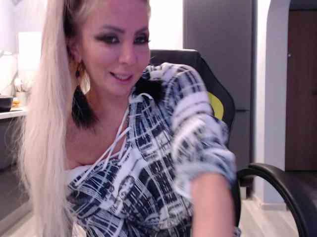 blondalina webcam