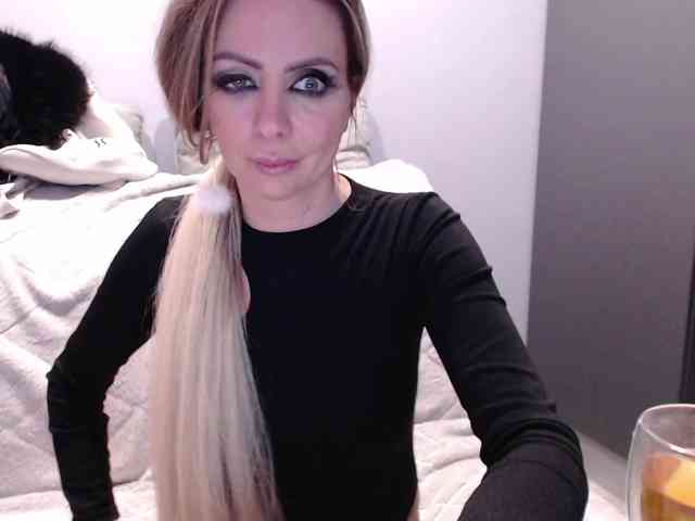 blondalina webcam