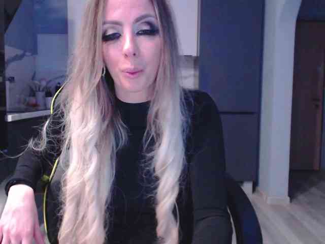 blondalina webcam