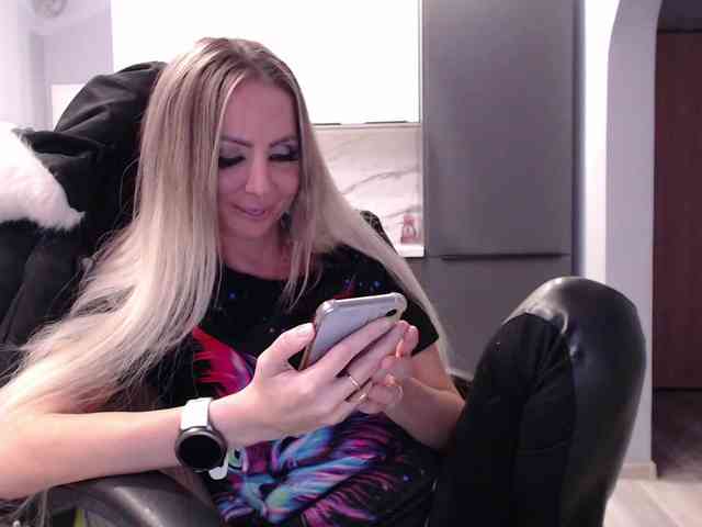 blondalina webcam