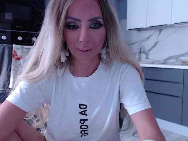 blondalina webcam