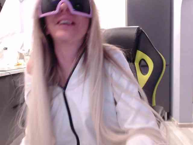 blondalina webcam