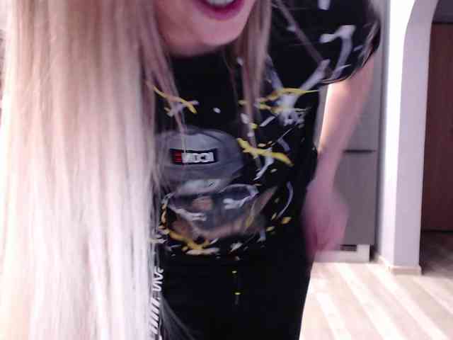 blondalina webcam