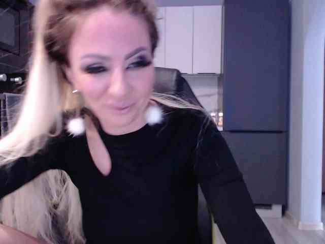 blondalina webcam