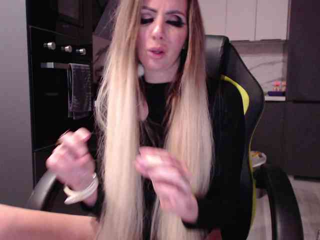 blondalina webcam