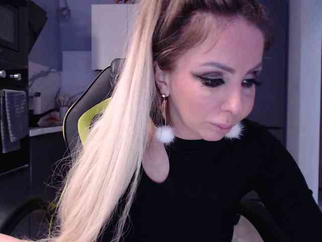 blondalina webcam