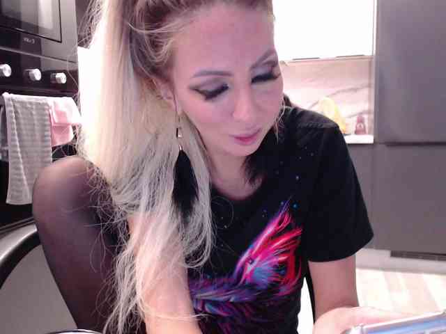 blondalina webcam