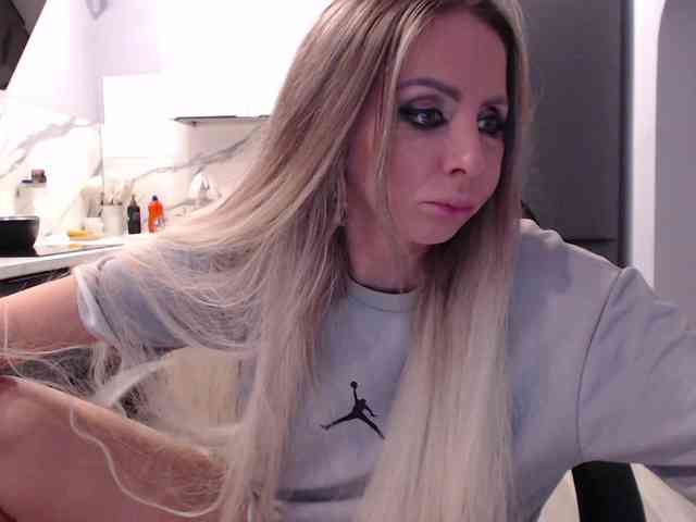 blondalina webcam