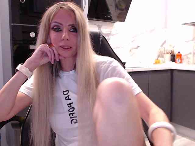 blondalina webcam