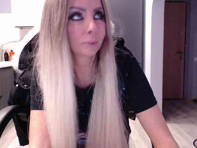 blondalina webcam