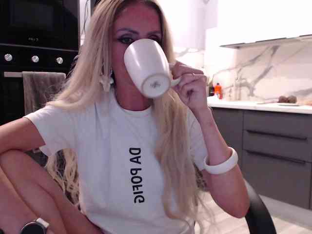blondalina webcam