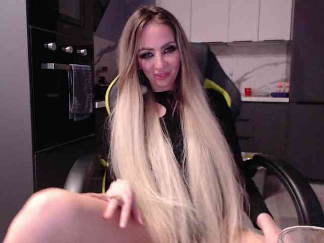 blondalina webcam