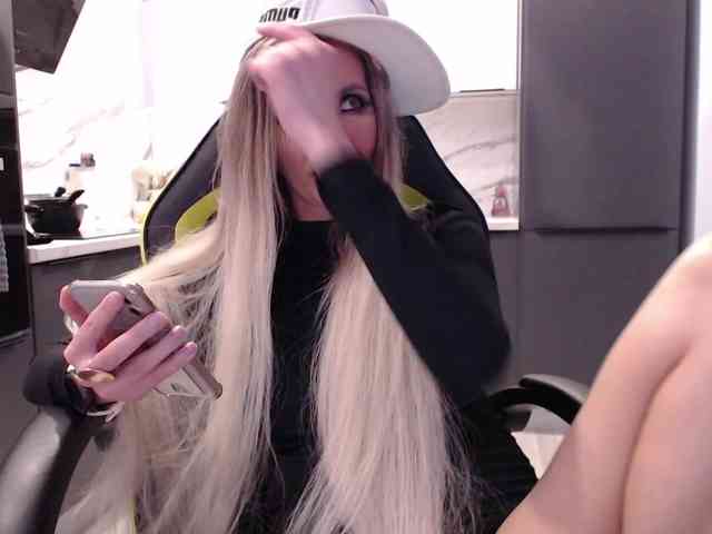 blondalina webcam