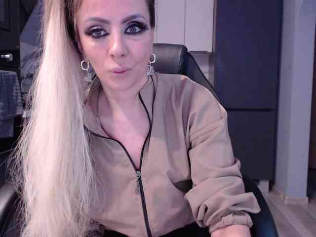 blondalina webcam