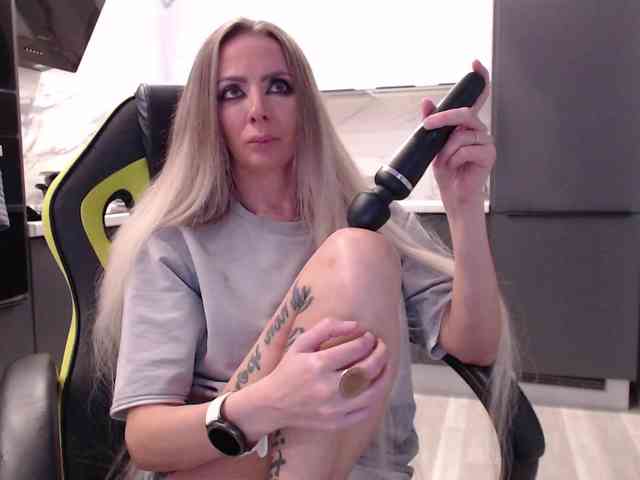 blondalina webcam