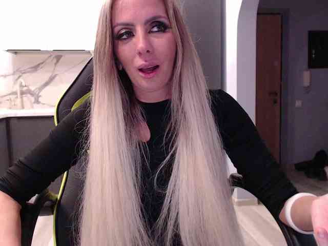 blondalina webcam