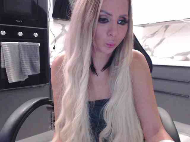 blondalina webcam