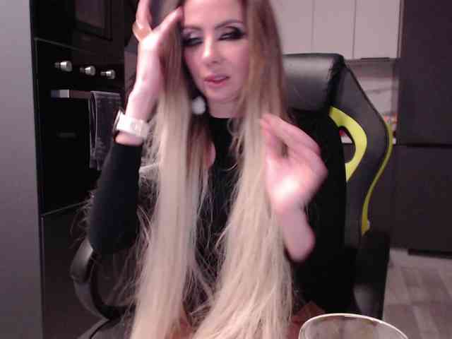 blondalina webcam