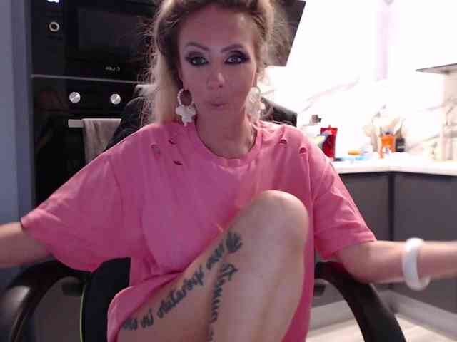 blondalina webcam
