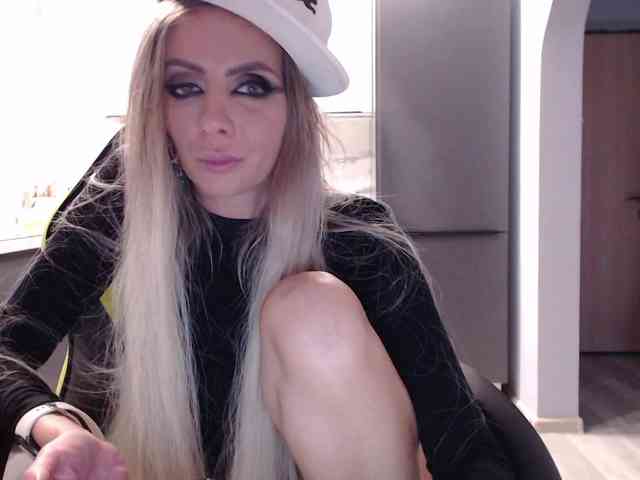 blondalina webcam