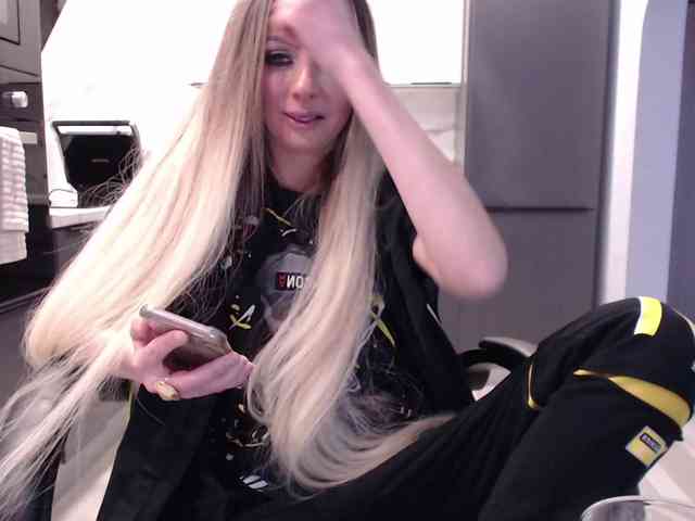 blondalina webcam