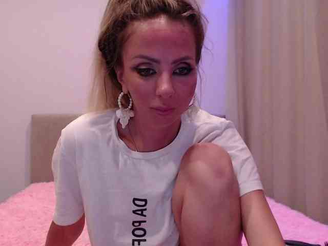 blondalina webcam