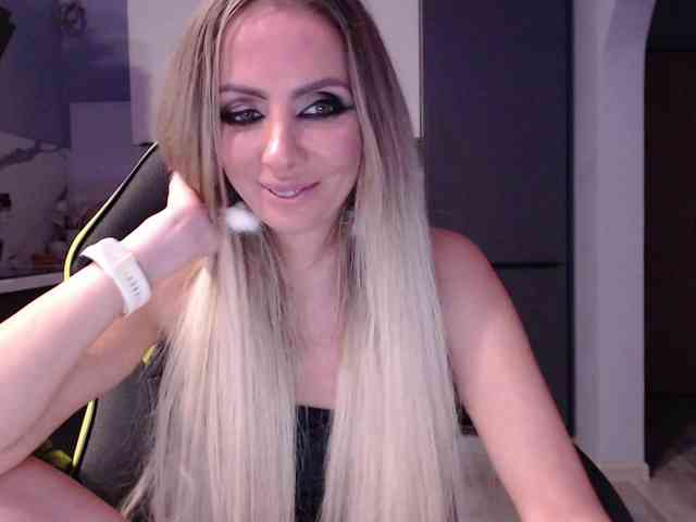 blondalina webcam