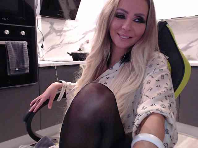 blondalina webcam