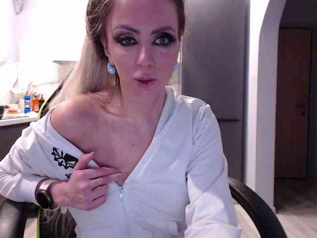 blondalina webcam